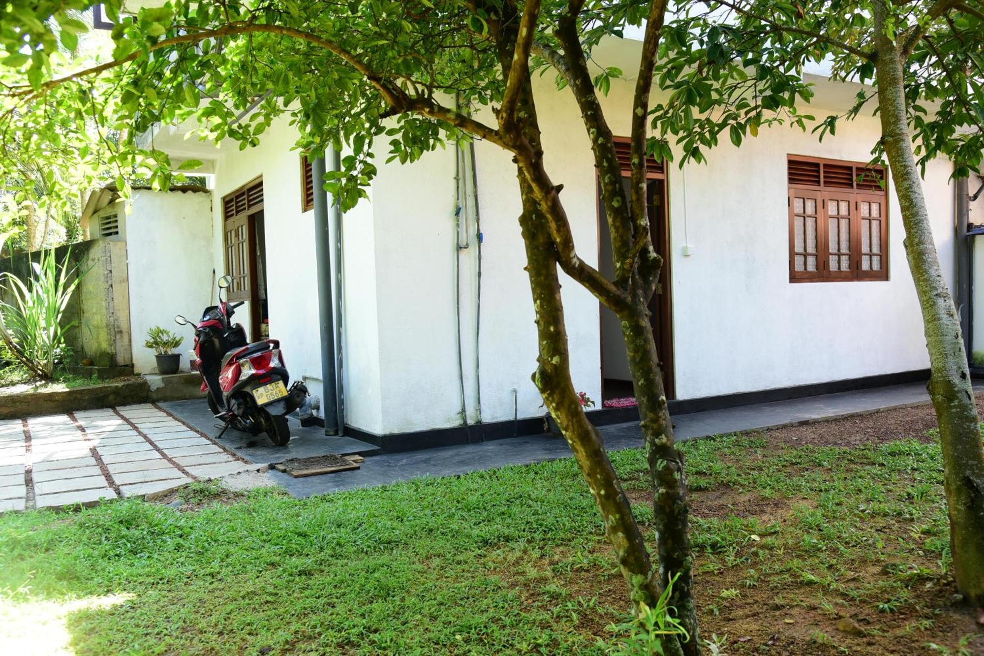 Sun Ground Villa Хикадува Екстериор снимка